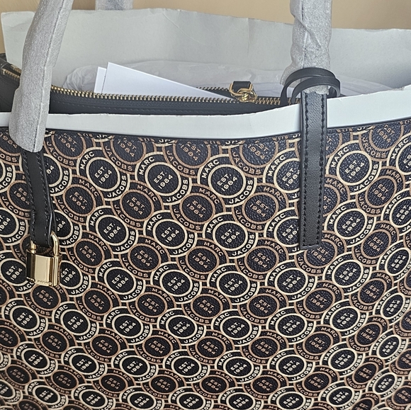 MARC JACOBS Grind Mini Signet Printed Leather Shoulder/ Tote Bag - Picture 3 of 14